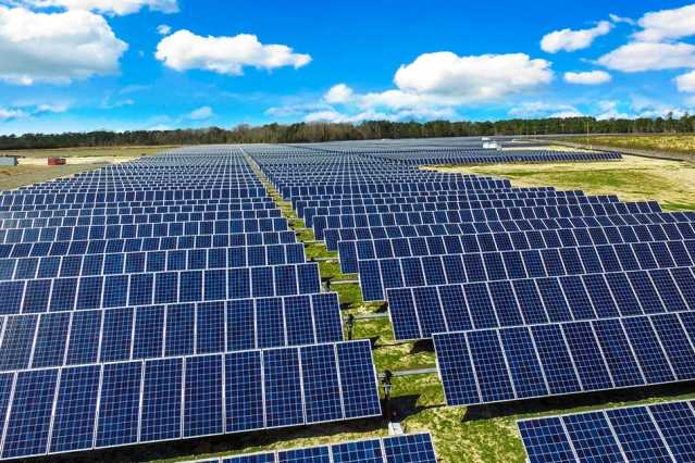 Tìm hiểu về trang trại năng lượng mặt trời - Solar farm